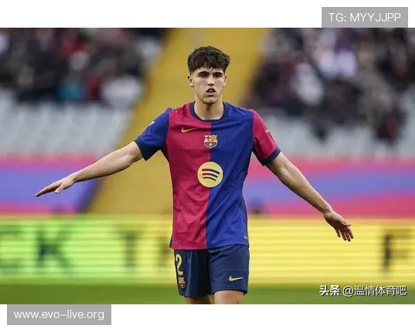 莱万赛后与巴尔德对话回顾金靴奖机会为何未传球至空位