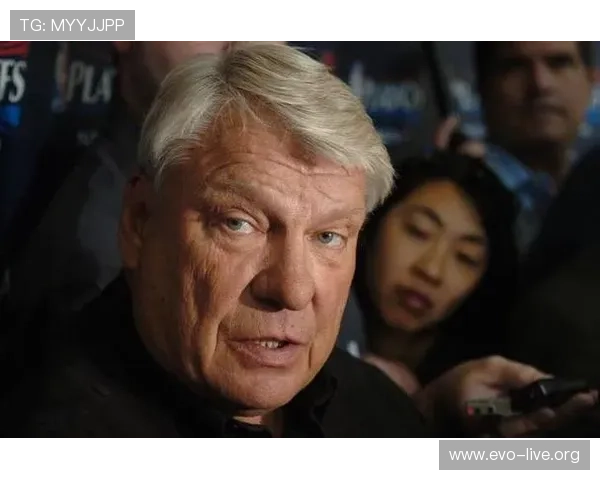 老尼尔森获2025查克戴利终身成就奖东契奇祝贺还夸鞋不错现场