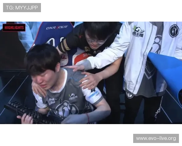 这记制胜球堪称艺术引爆全场观众尖叫声不断激情点燃英雄联盟赛场