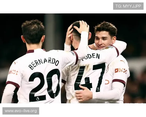 阿尔瓦雷斯恩佐进球后模仿劳塔罗庆祝动作传递友情与默契