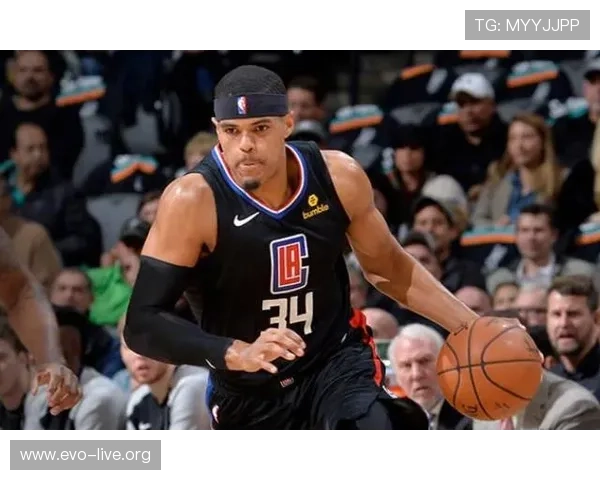 风暴中心的帽子戏法：在质疑声中如何脱颖而出并取得成功